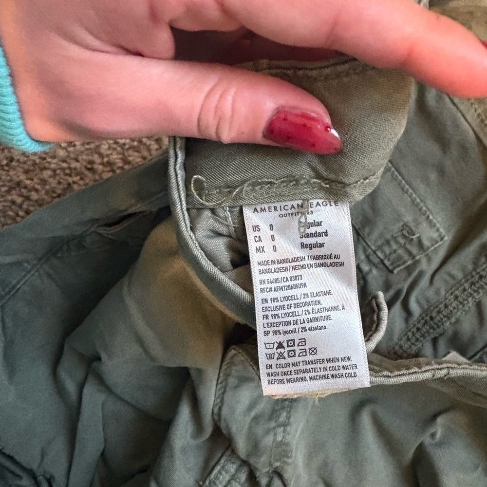 American Eagle Women's Cargo Pants - Picture 6 of 6